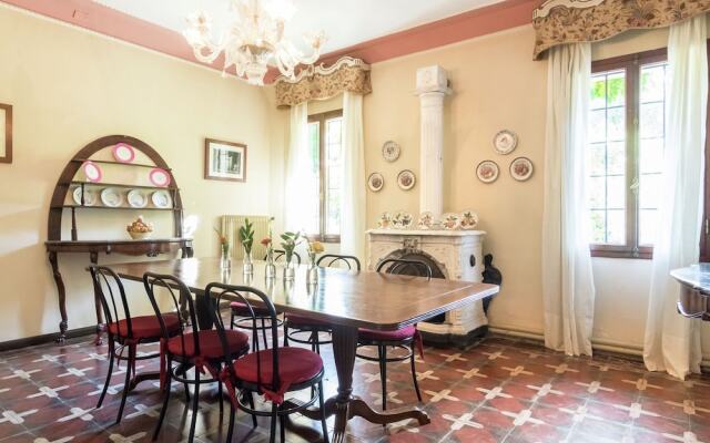 Luxurious Mansion in Crespignaga With Swimming Pool