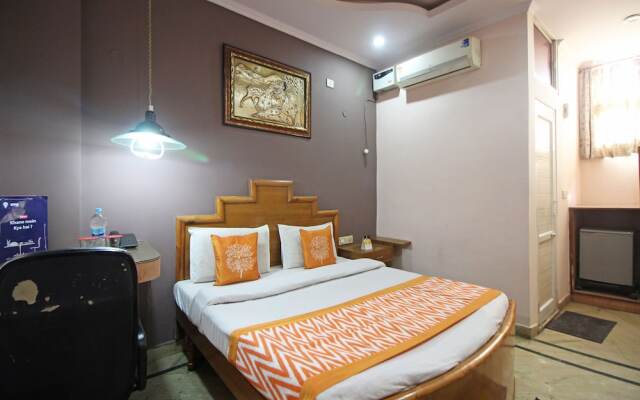 OYO 7147 Hotel Madhur Regency