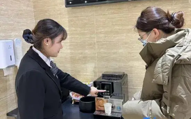 XiHe Hotel (Dalian Railway Station Zhongshan Plaza Store)