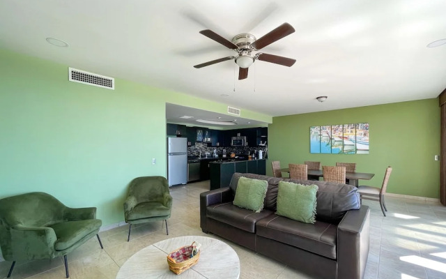 Quiet Cozy Getaway With Stunning Ocean View