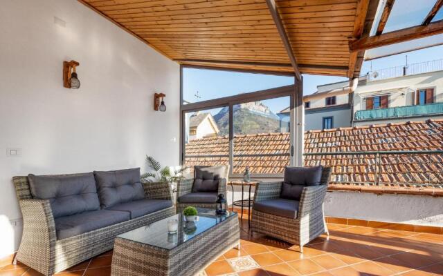 Lu's House - Cozy and Stylish Apartment with patio