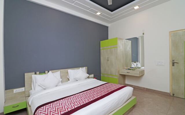 OYO 10668 Hotel Viditva 3