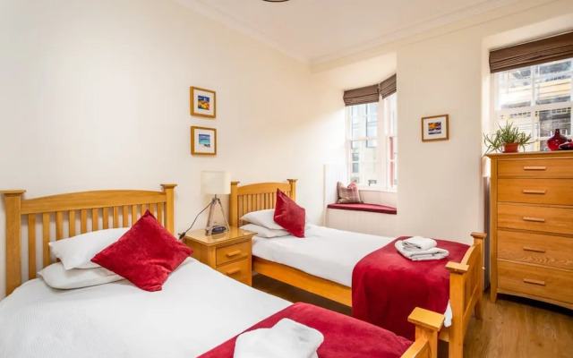 Lovely 2-bed Apartment in Old Town Edinburgh