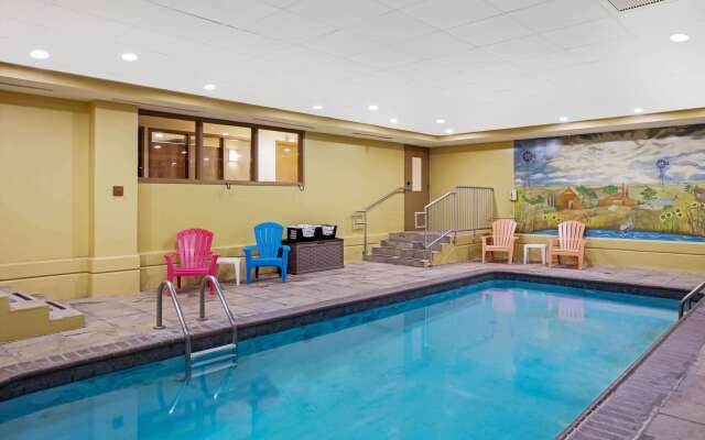 La Quinta Inn & Suites by Wyndham Salina