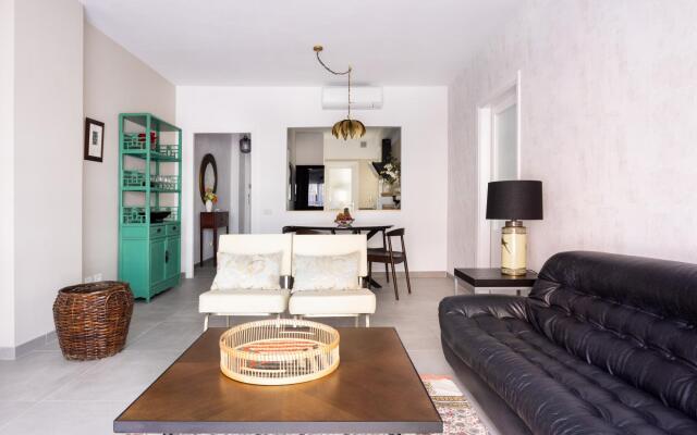 Home2Book Charming Center Apartment Santa Cruz