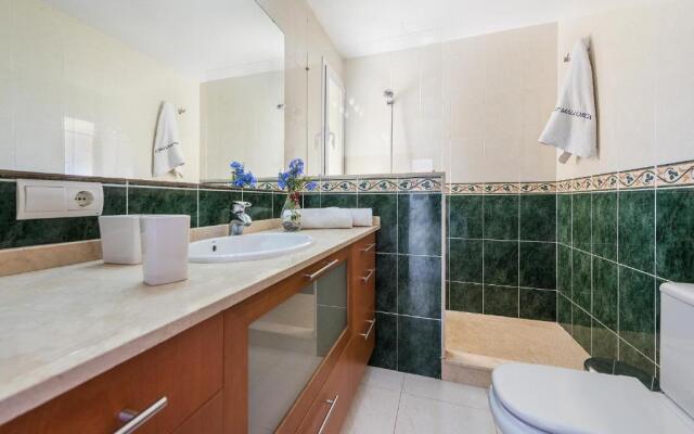 Vistafar - Private Pool & Only 50m to the Sea