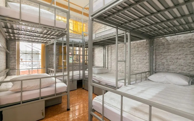 Minh Phuong-Hostel by OYO Rooms