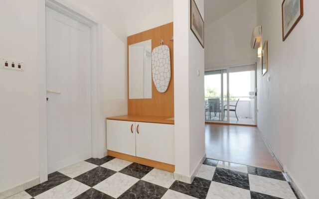 Modern Apartment With Private Pool in Maslenica