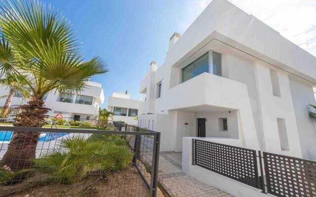 New Top Townhouse With Private Pool/4Bdr/3.5Bath