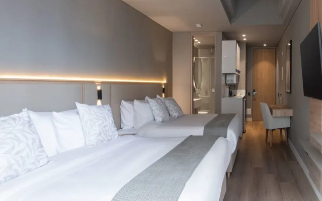 w Phenomenal Loft w/ Great Balcony in Unicentro