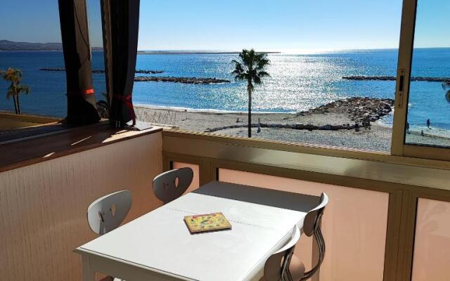 Grand studio bord de mer- accès direct aux plages