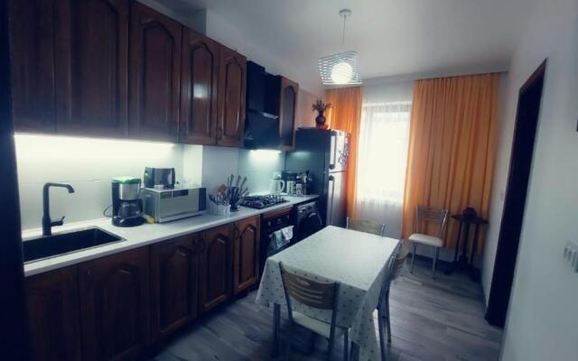 On Khimshiashvili Apartment