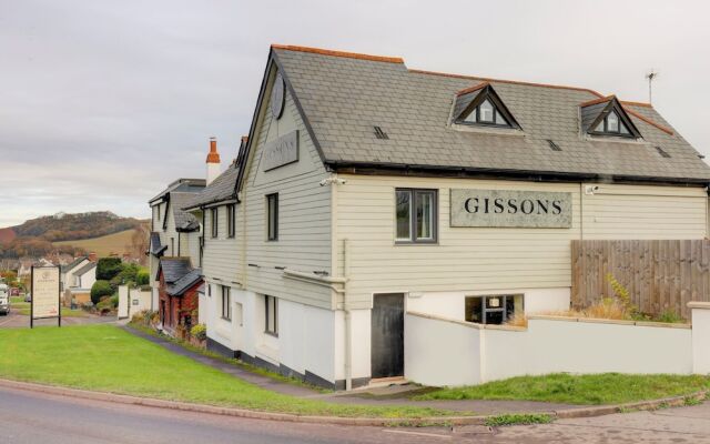 Gissons Hotel by OYO Rooms