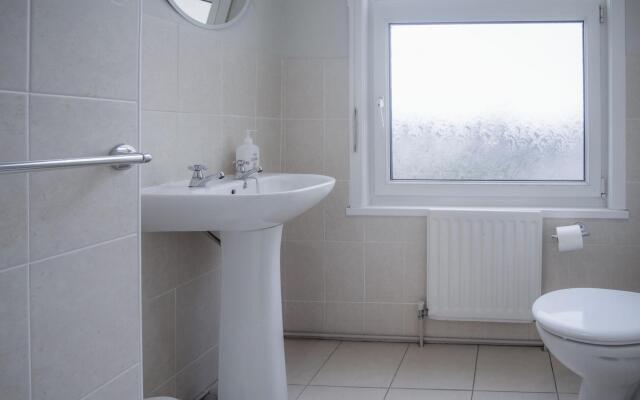 Connaught House - 2 Bedroom Apartment - Tenby