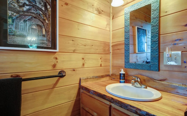 Mountain Haven in the Woods