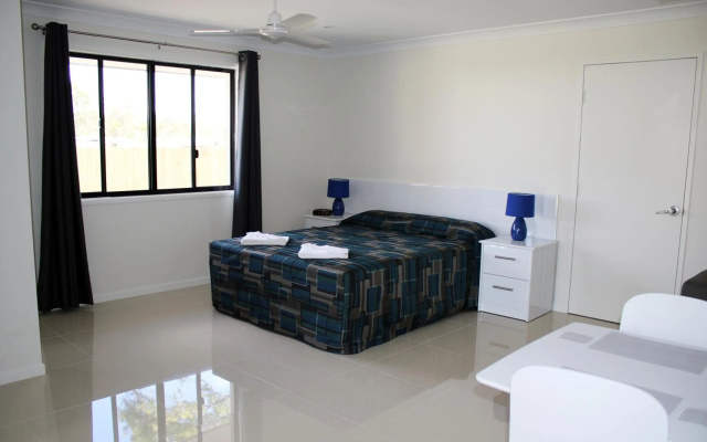Casa Nostra Motel – Guest Rooms – Parkhurst