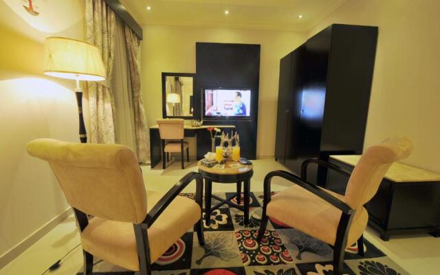 Al Janaderia Suites 7