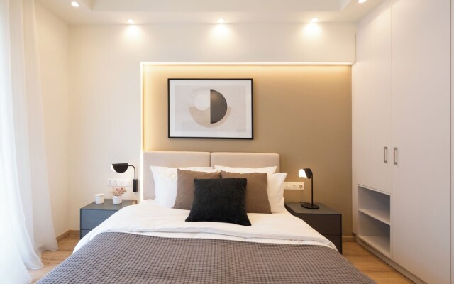 Newly Renovated 2Bdr Apt-5min to metro