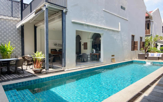 Noordin Mews