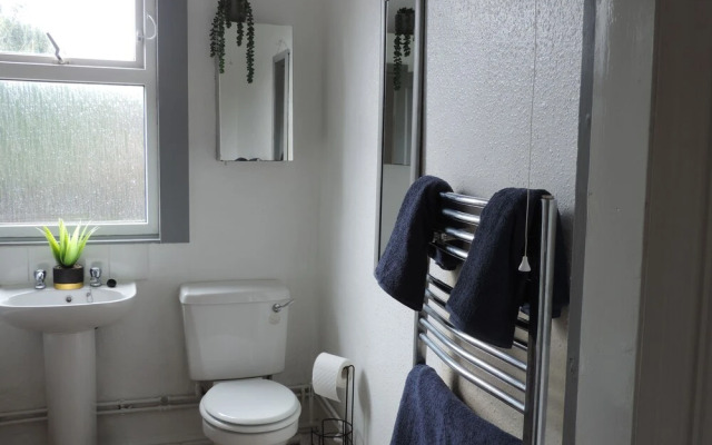 Stunning 5-bedroom House for Unforgettable Getaway