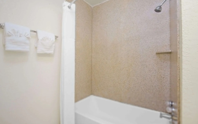 Travelodge by Wyndham Palm Springs
