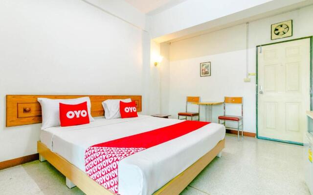OYO 1161 Sathorn Mansion