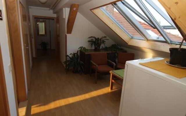 Church Pension Praha - Husuv Dum