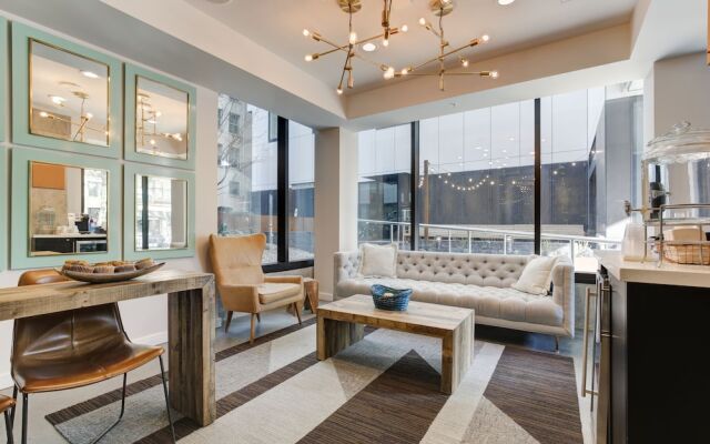 Pike's Place Lux Suites by Barsala