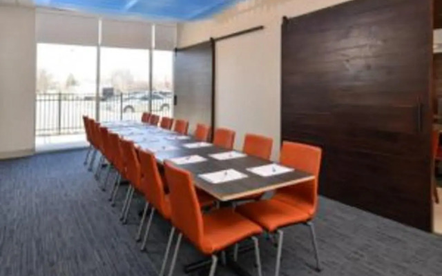 Holiday Inn Express Flint-Campus Area by IHG