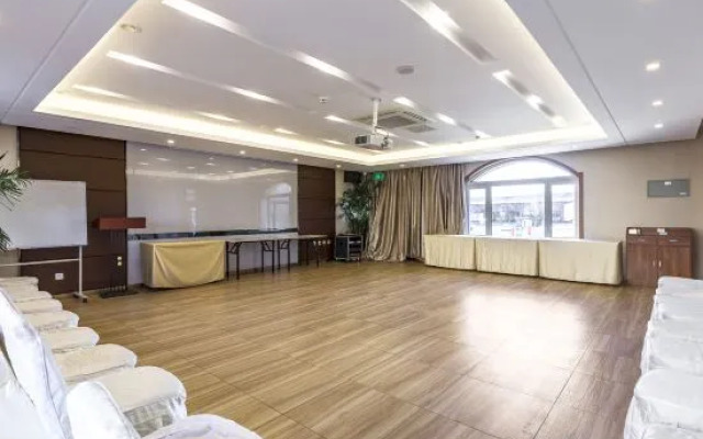 Jinwutong Holiday Hotel