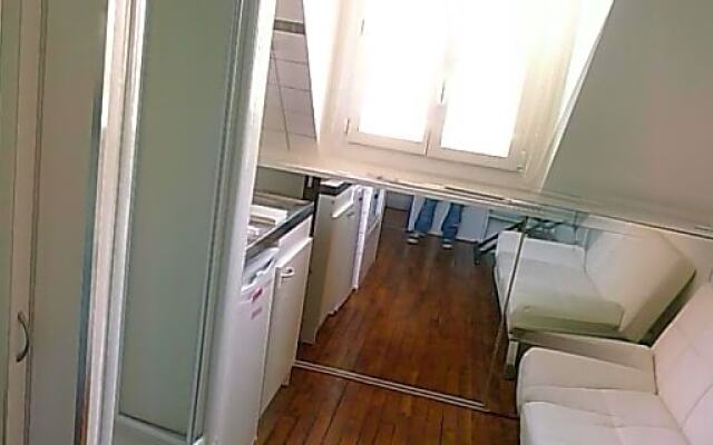 Single room Paris Arc de Triomphe