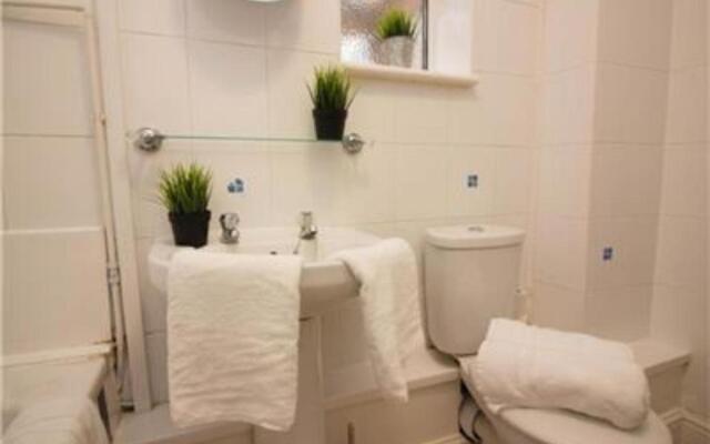 Stayzo Penthouse Accommodation 2- Premier Lodge