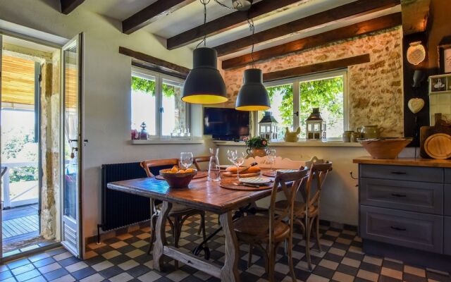 Renovated house with private swimming pool, close to Villefranche-du-Périgord.