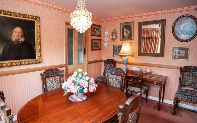 Dorrington Court