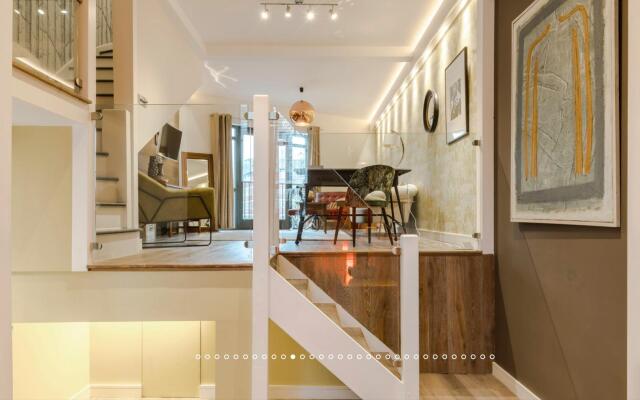 Neon Melody - Playful 2 bedroom by London Bridge