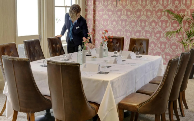 The Rose and Crown Hotel – Tonbridge