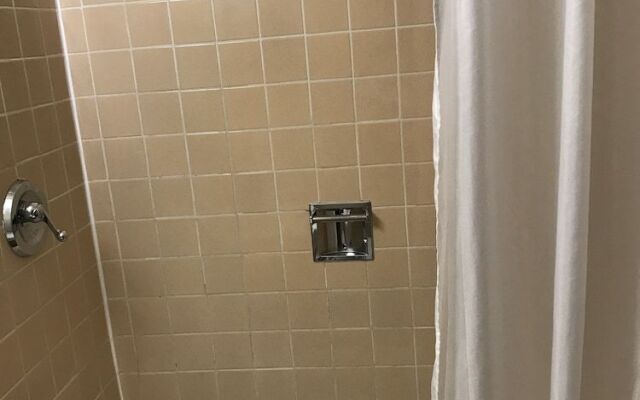 Colonial Inn Dyersville