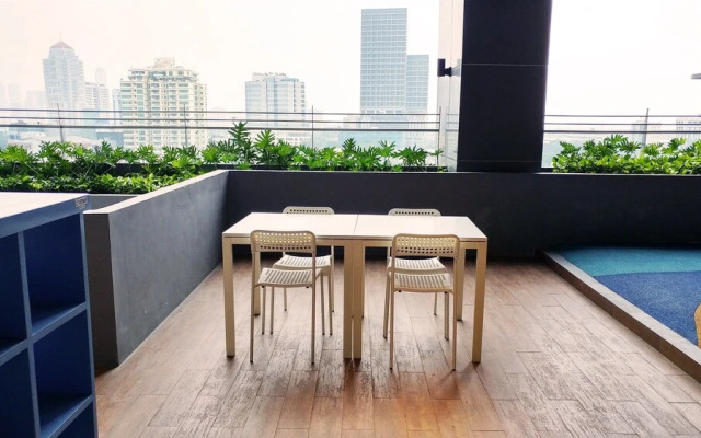 Direct Pool Access Lavenue Apartment