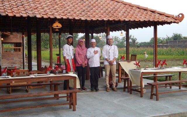 Alamanda Villa's Rooms & Adventure