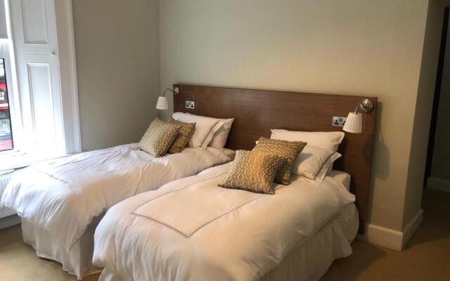 Five Glens Inn