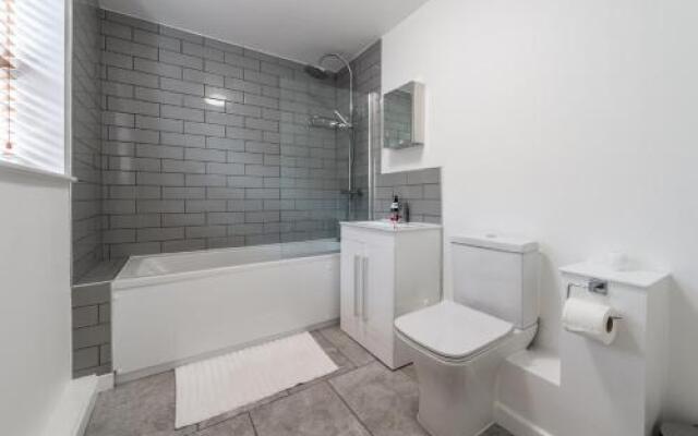 Glastonbury Town Apartment