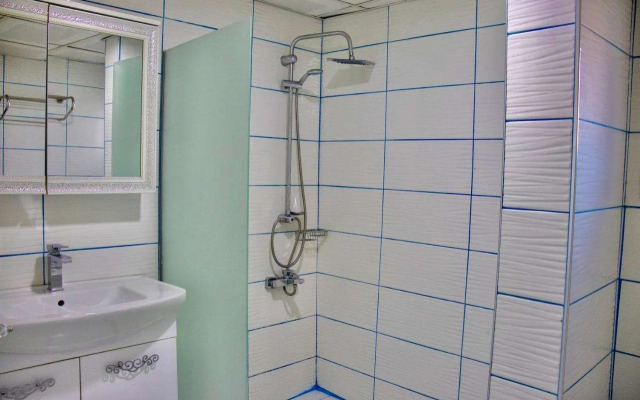 Fish Gold Apart Suites