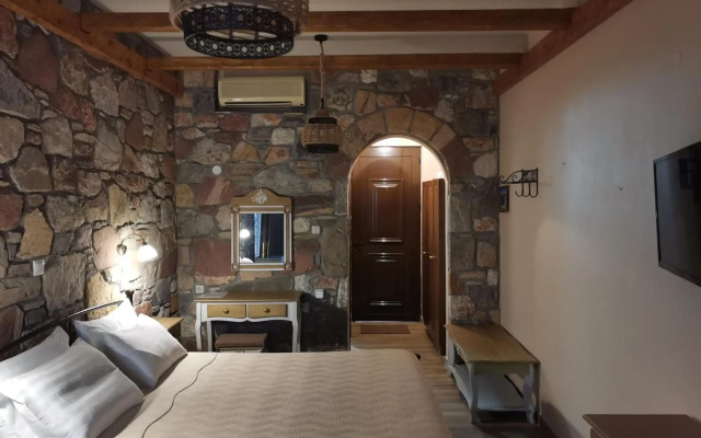 Ataviros Hotel