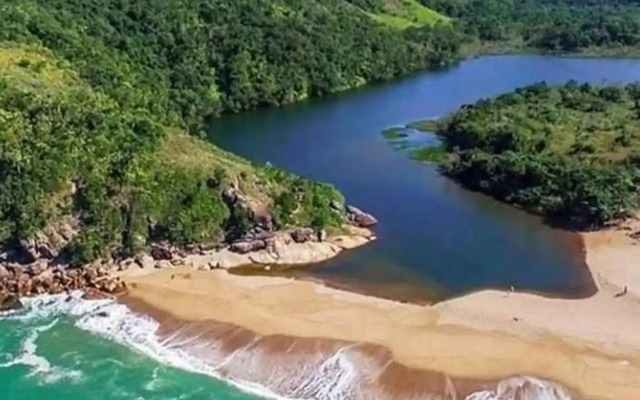 Honey Moon - Vista do mar na cama.