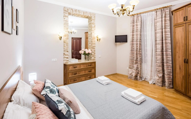 High Castle Apartment