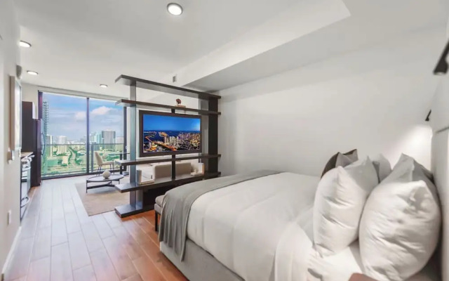 Luxury Studio Near from Bayfront Park
