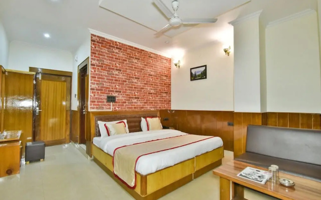The Posh Hotel near Mall Road with Hassle Free Covered Parking