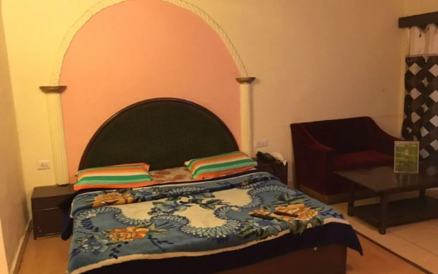 Goroomgo New Palace Dalhousie