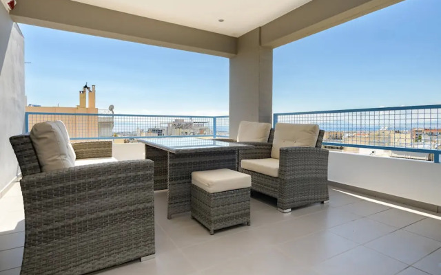 Flat with stunning views & prv parking