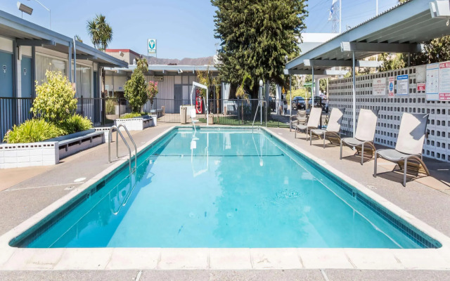 Travelodge by Wyndham San Francisco Airport North
